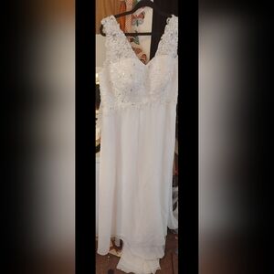 Elegant White Lace Wedding Dress